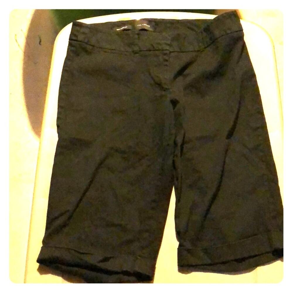 Black Bermuda shorts by the limited size 6